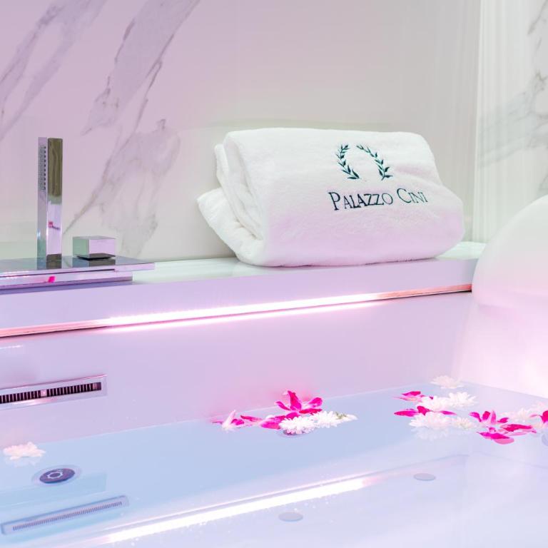 Palazzo Cini Luxury Rooms in Pisa - Camera Matrimoniale Superior con Vasca Idromassaggio - 3
