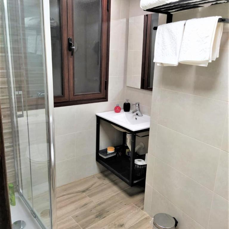 Entre patios y flores - Two-Bedroom Apartment - 28