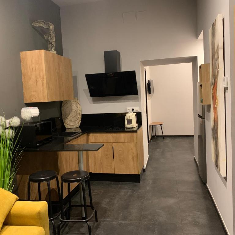 San Fernando 24 - One-Bedroom Apartment with Spa Bath - 9