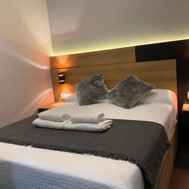 San Fernando 24 - One-Bedroom Apartment with Spa Bath - 8