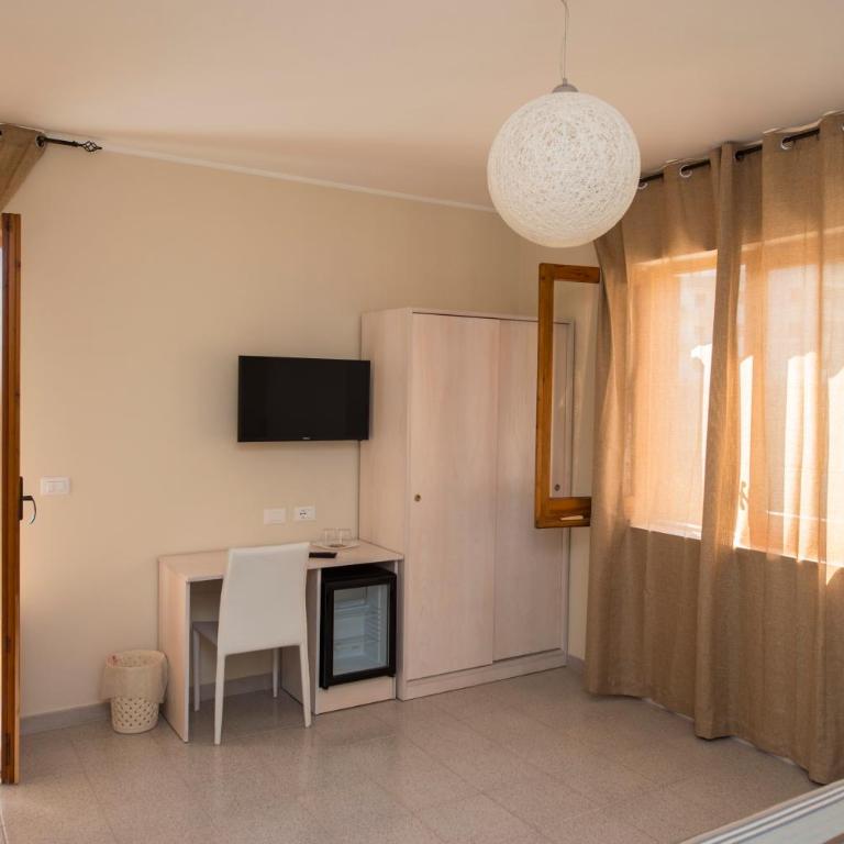 Donna Rosa Accommodation - Camera Matrimoniale con Balcone e Vista Mare - 9