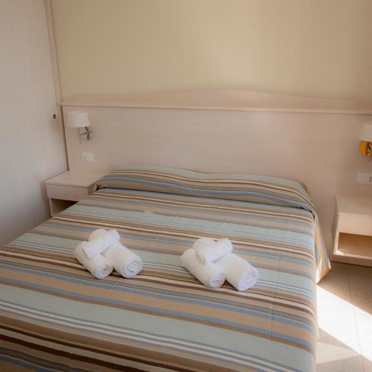 Donna Rosa Accommodation - Camera Matrimoniale con Balcone e Vista Mare - 8