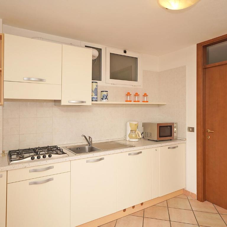 Sole - Appartamento con 2 Camere da Letto - 12
