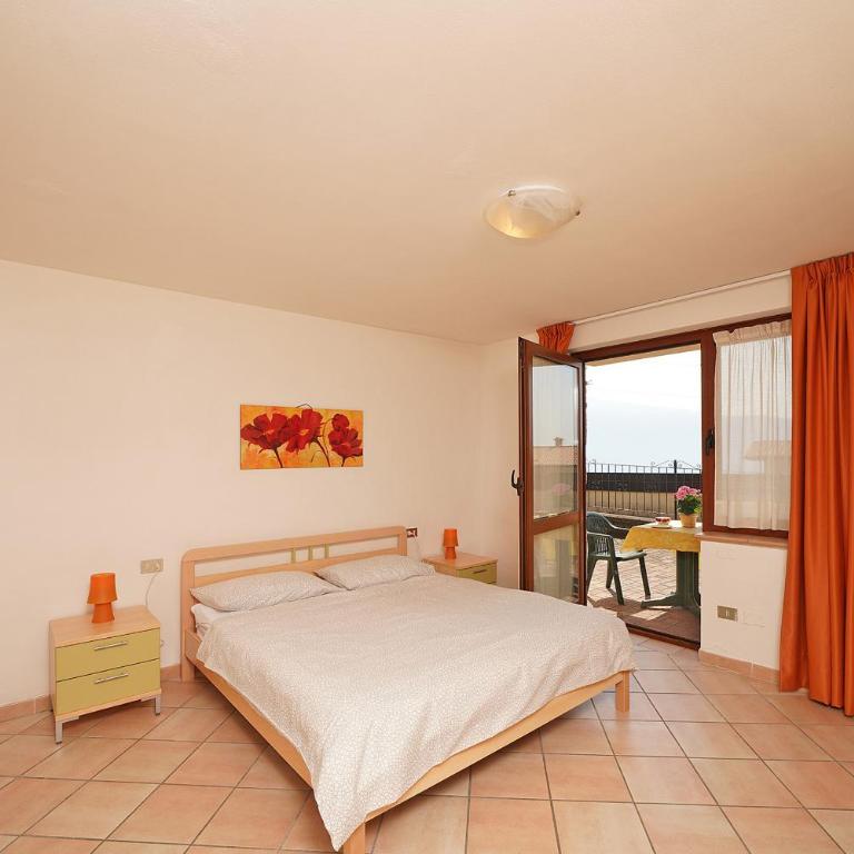 Sole - Appartamento con 2 Camere da Letto - 13