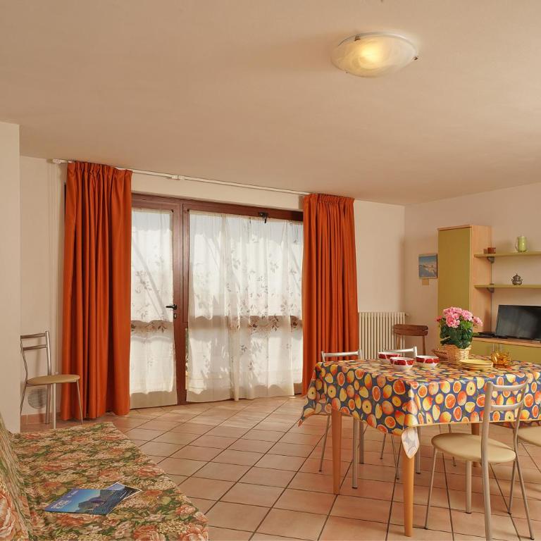 Sole - Appartamento con 2 Camere da Letto - 10