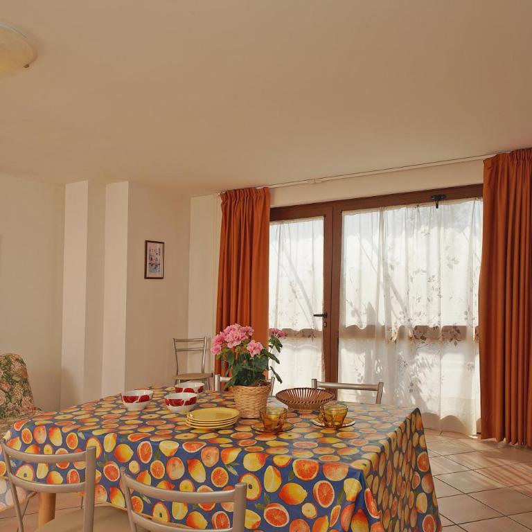 Sole - Appartamento con 2 Camere da Letto - 11