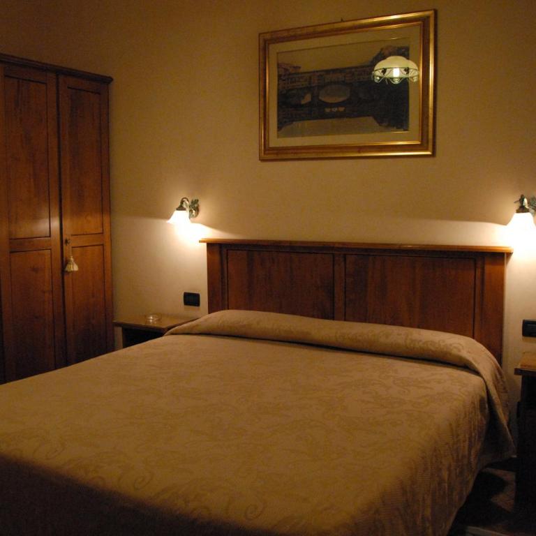 Hotel Margaret - Camera Matrimoniale con Bagno in Comune - 2