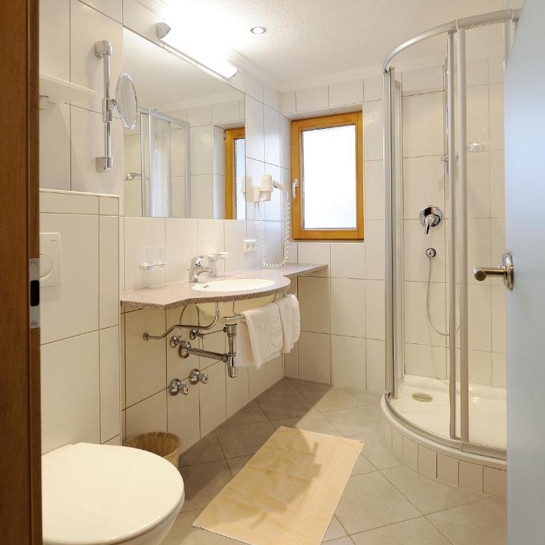 Hotel Maria Theresia - Standard Doppelzimmer mit Balkon - 2