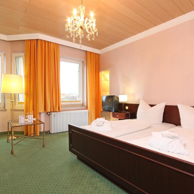 Wittelsbacher Hof Swiss Quality Hotel - Familienzimmer mit Bergblick - 2