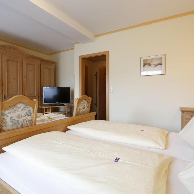 Premium Wanderhotel Steirerhof - Doppelzimmer mit Dusche - 3