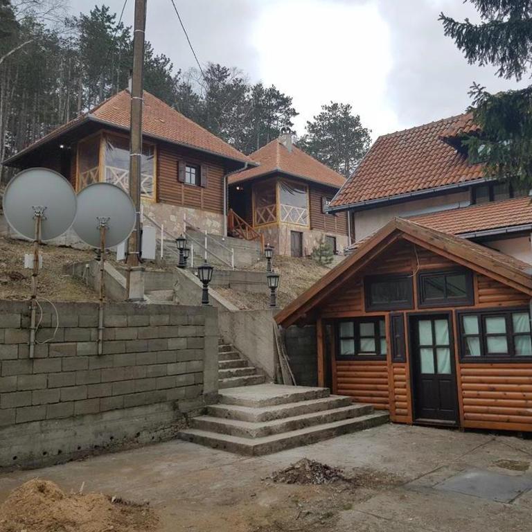 Apartmani Milojević - Koliba sa 2 Spavaće Sobe - 1