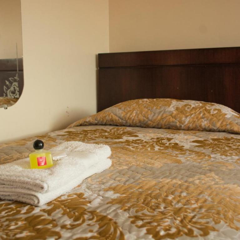 Hostal La Rosa Otavalo - Quadruple Room with Private Bathroom - 9