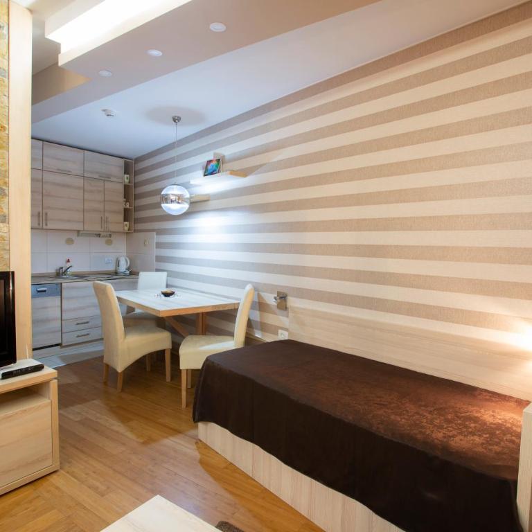 Apartment HT - Large Studio Apartment - 14