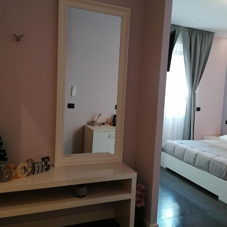 Galliera Residence B&B - Deluxe Double Room with Private Bathroom - 2