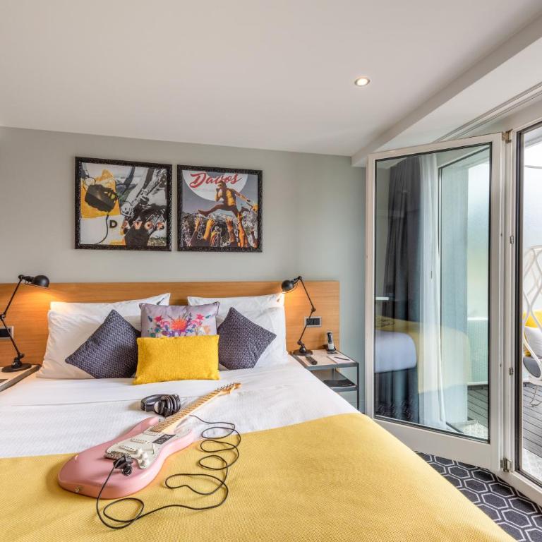 Hard Rock Hotel Davos - Deluxe Unterkunft Gold mit Kingsize-Bett - 1