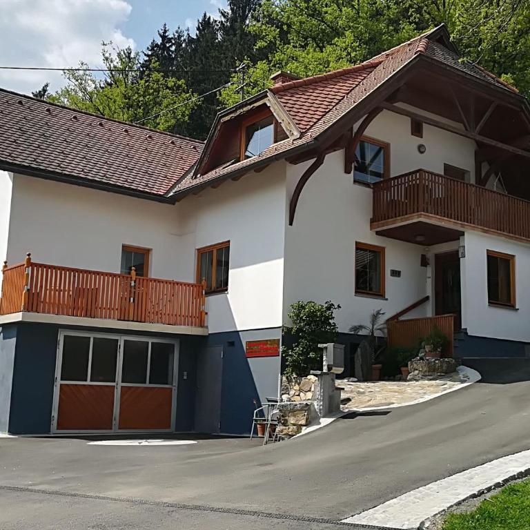 Ferienwohnung Klimbacher - Apartment mit Balkon - 1