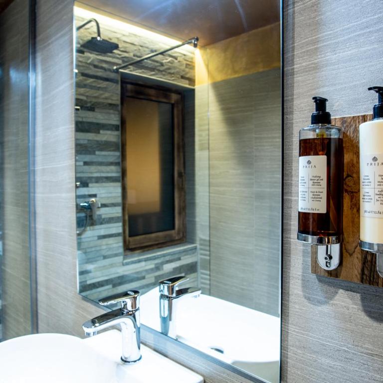 Alpine Rooms Guesthouse - Camera Familiare con Bagno Privato - 2