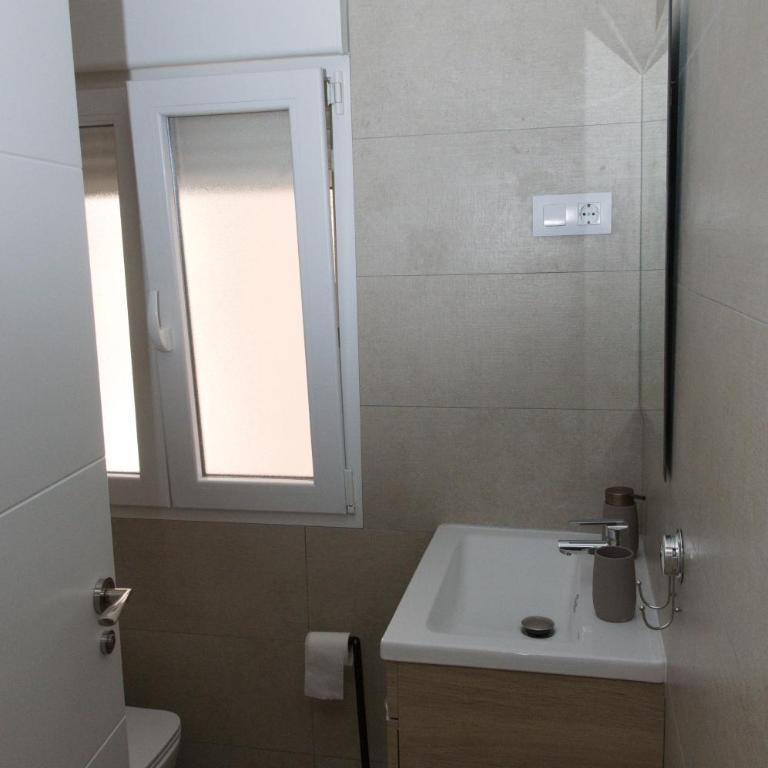 Moderno,tranquilo, entrada autónoma y fácil aparcamiento. - Two-Bedroom Apartment - 7