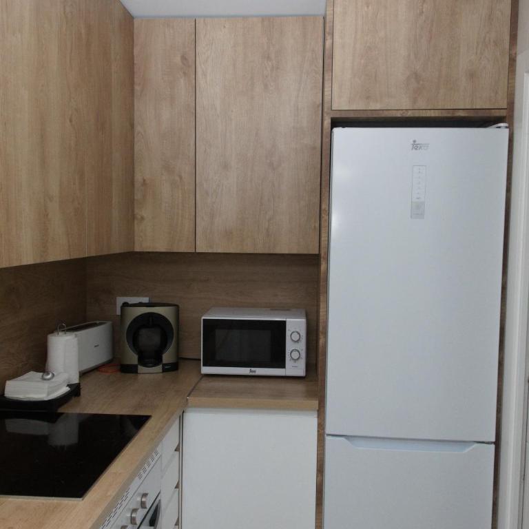 Moderno,tranquilo, entrada autónoma y fácil aparcamiento. - Two-Bedroom Apartment - 15