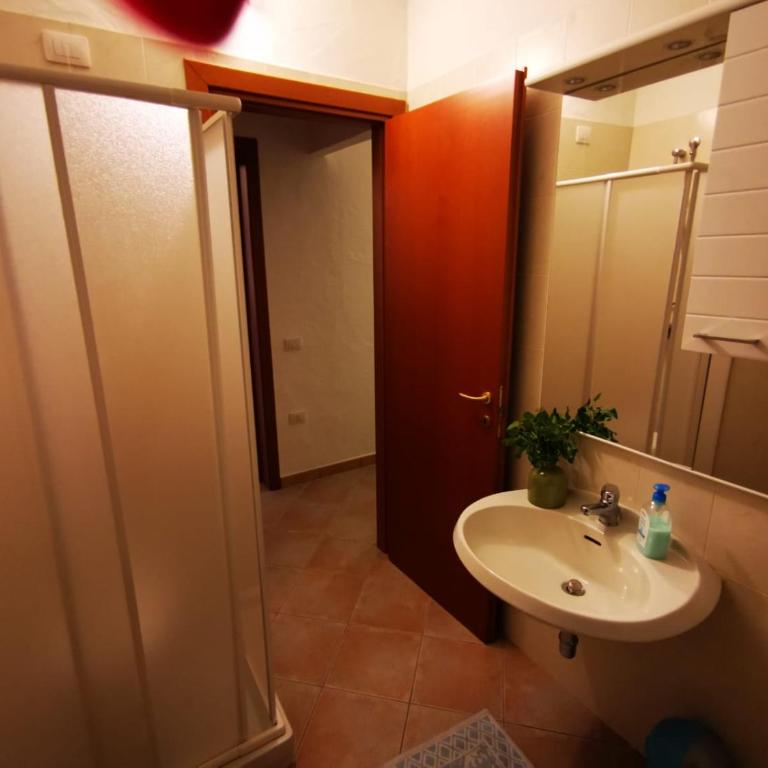 Casa Martina - Camera Familiare con Bagno Privato - 5