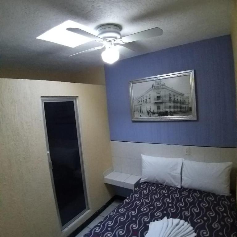 Hotel Aguila - Habitación Triple con baño - 2