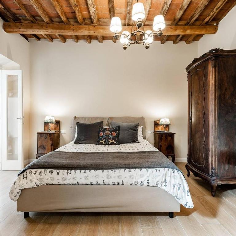 Cortile in centro - Charm Suite Heart of Lucca- 2 SmartTV - Appartamento - 1