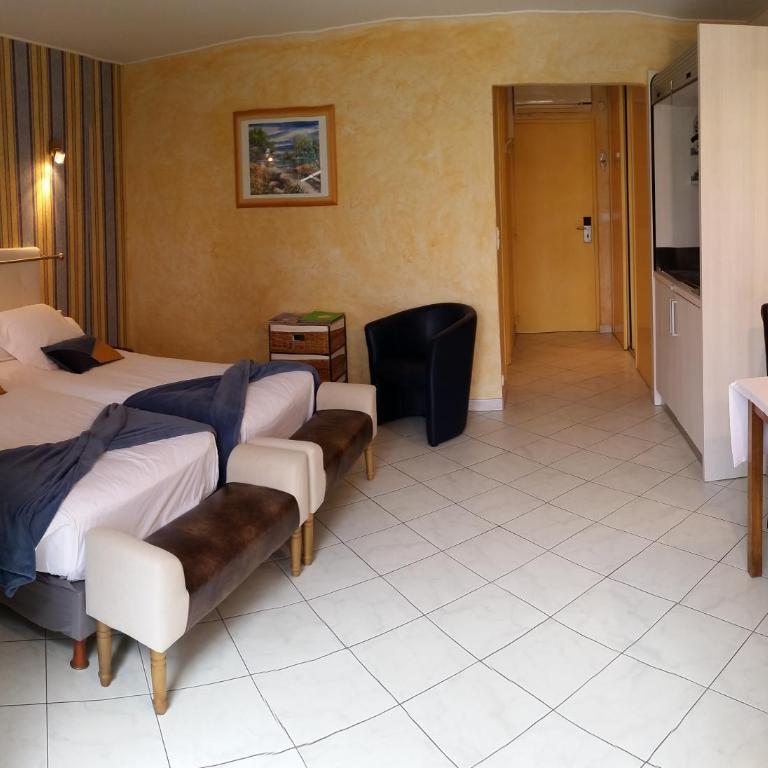 Chambre d'hôtes La Potinière - Chambre Lits Jumeaux - Vue sur Piscine - 4