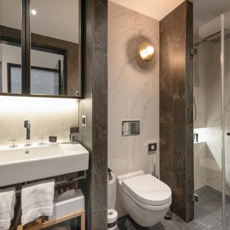 Hard Rock Hotel Davos - Studio-Suite Silver mit Kingsize-Bett - 1