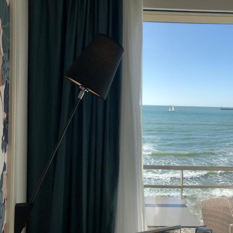 Hotel & Spa Les Roches Noires - Chambre Simple Supérieure - Vue sur Mer - 1
