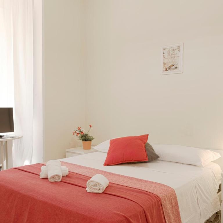 Al Colosseo 8 - Camera Matrimoniale/Doppia con Letti Singoli con Bagno Privato - 1