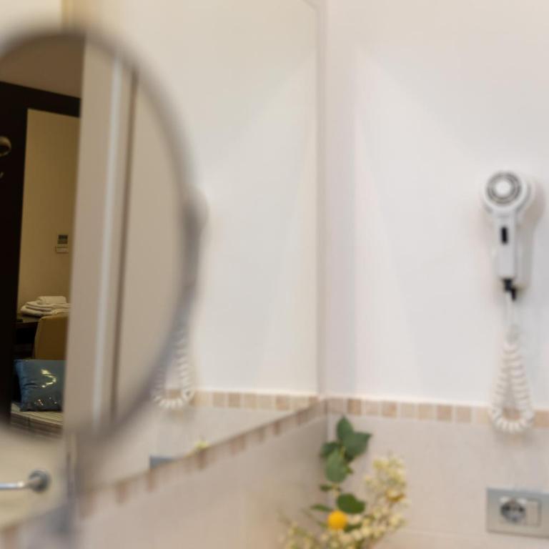 Gimmi Hotel - Camera Standard Matrimoniale/Doppia con Letti Singoli - 2