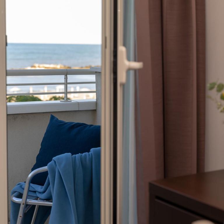 Gimmi Hotel - Camera Matrimoniale Fronte Spiaggia - 4