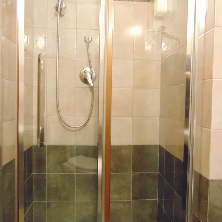 Rome Winners Home Guesthouse - Camera Tripla con Bagno Privato - 3
