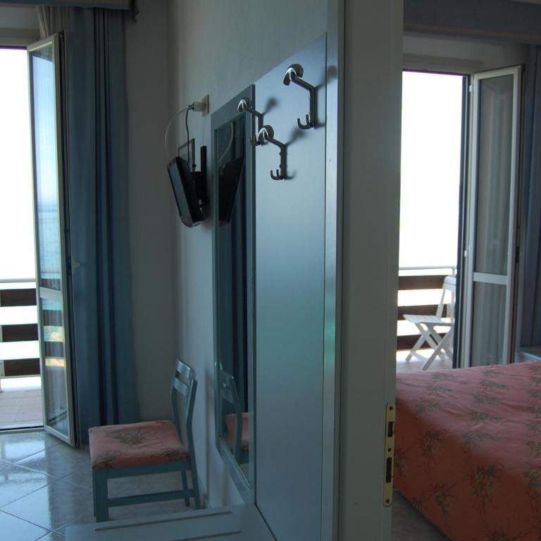 Hotel Villa Ombrosa - Camera Quadrupla con Balcone e Vista Mare - 24