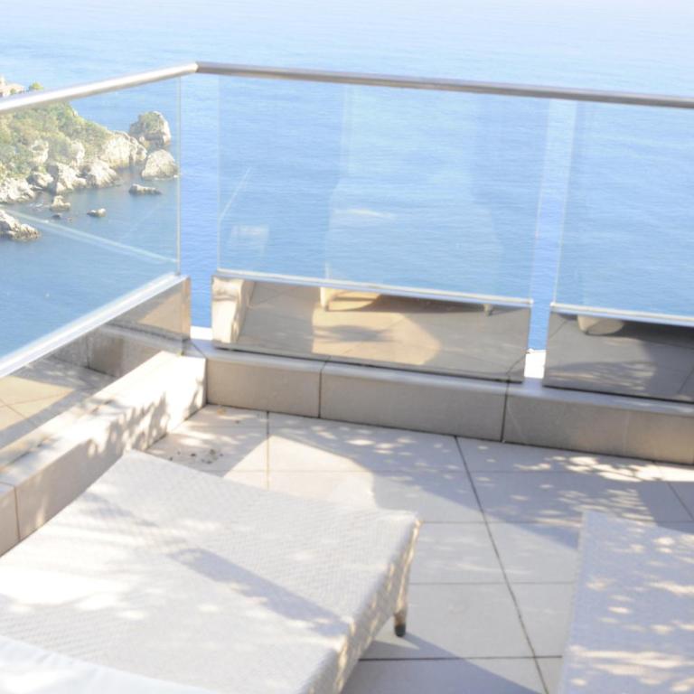 Maison Blanche Taormina - Camera Matrimoniale con Balcone e Vista Mare - 1