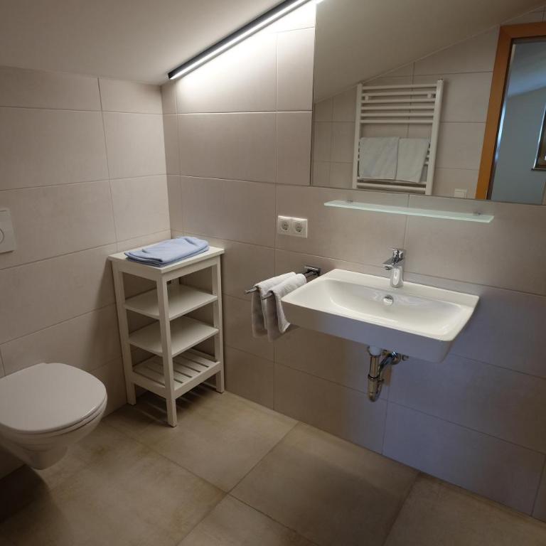 Haus Weitgasser - Apartment mit 2 Schlafzimmern und Balkon - 1