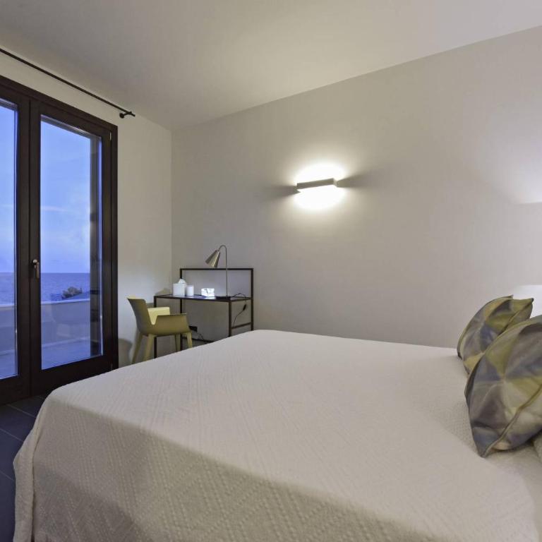 Villa Pirreca - Suite Deluxe con Vista Mare - 12