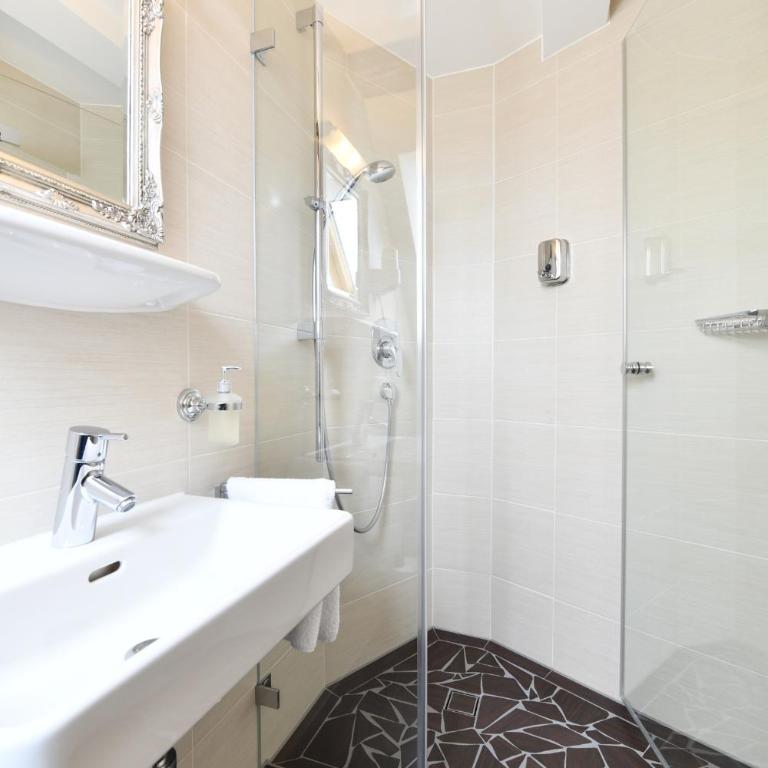 Hotel Montfort-Schlössle - Economy Doppelzimmer mit Seeblick - 5