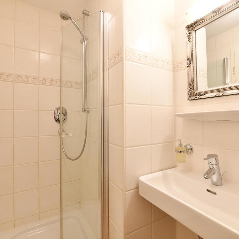 Hotel Montfort-Schlössle - Economy Doppelzimmer mit Seeblick - 1