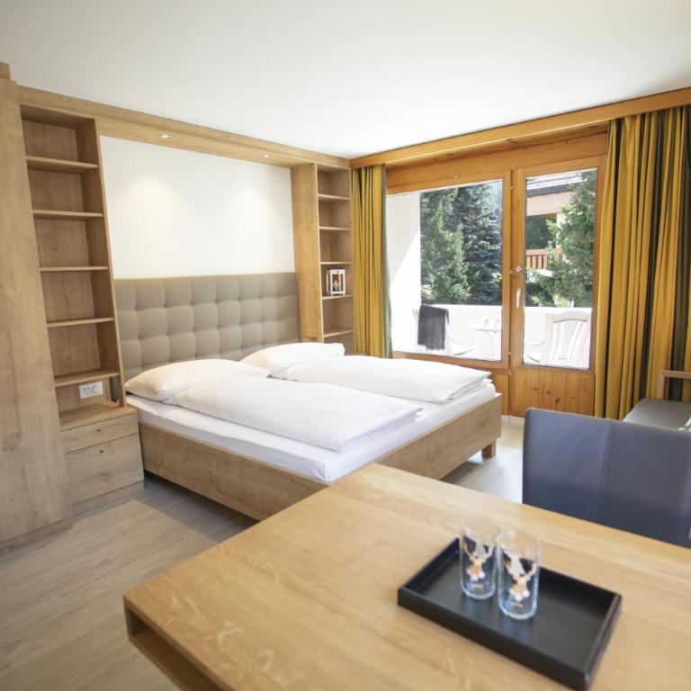 Hotel Chesa Surlej - Classic Doppelzimmer mit Balkon - 2