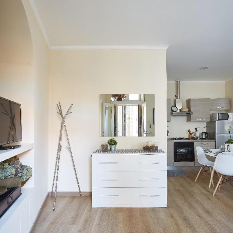 Beautiful bohemian apartment in the center with air conditioning and free private parking - One-Bedroom Apartment - 7