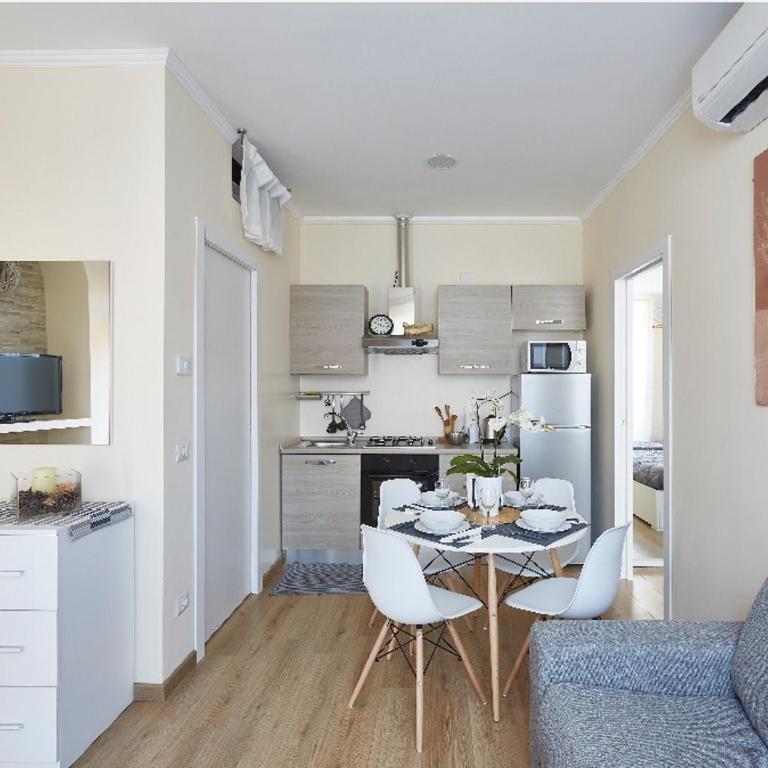Beautiful bohemian apartment in the center with air conditioning and free private parking - One-Bedroom Apartment - 11
