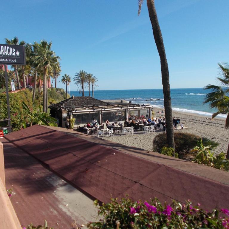 Benal Beach, Luxury Sea & Mountain View Beachside 1 Bedroom Apartment - Apartment with Sea View - 54