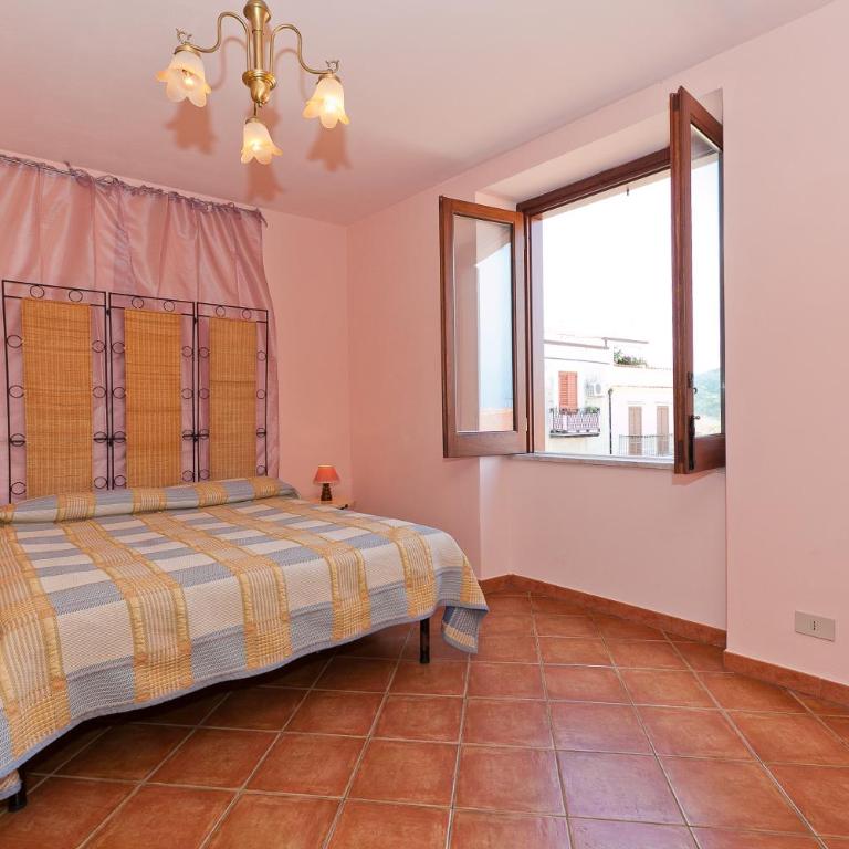 Terrazza del Centro (by Vacation Service) - Three-Bedroom Apartment with Terrace and Sea View - 11