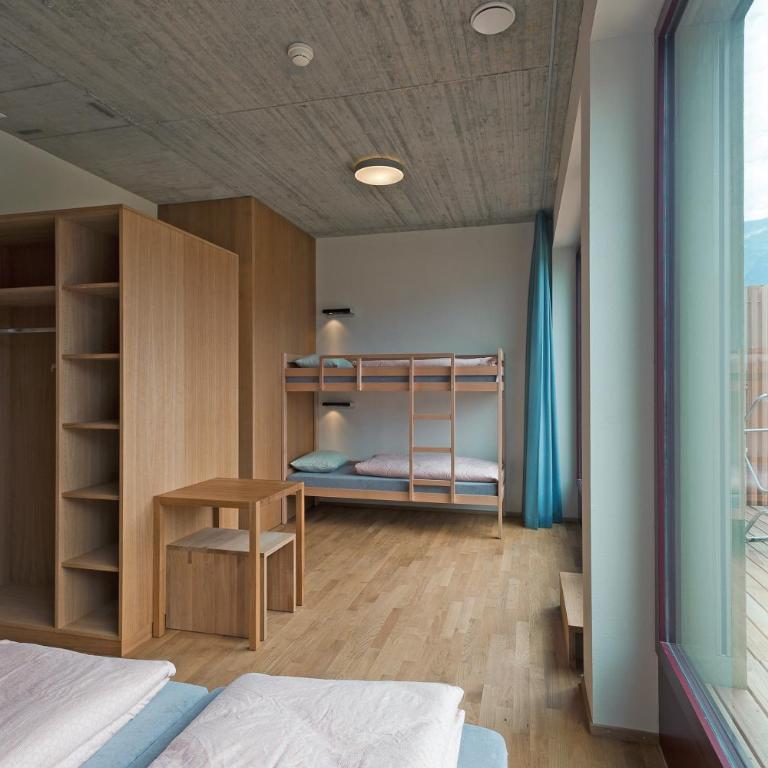 Interlaken Youth Hostel - Quadruple Room with Balcony - 4