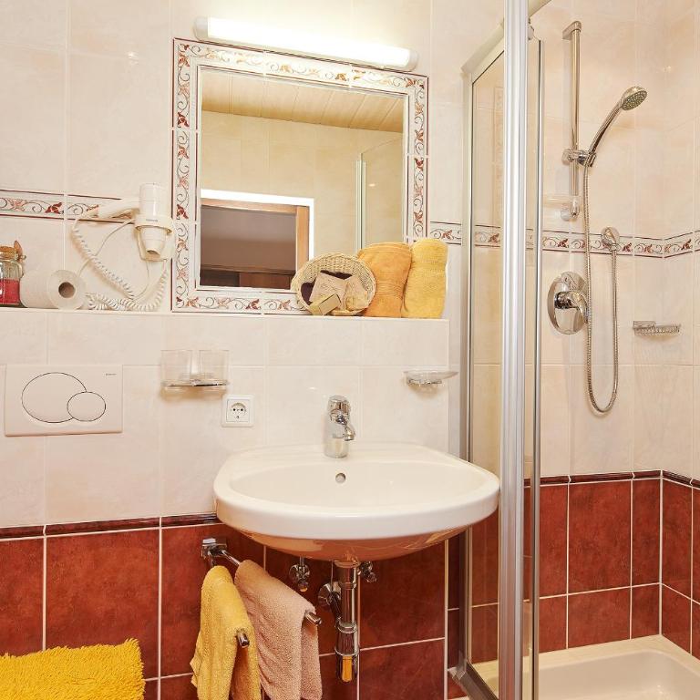 Fremdenpension Alpenruhe - Doppelzimmer - 9