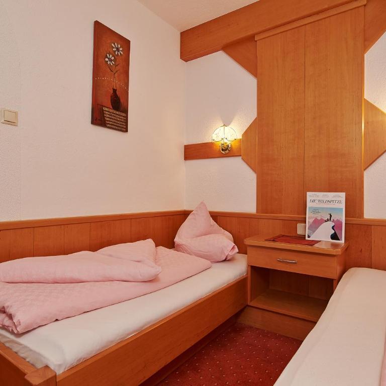 Fremdenpension Alpenruhe - Dreibettzimmer - 2