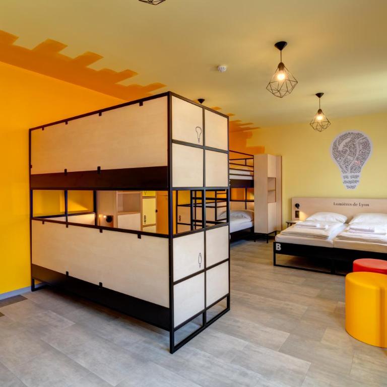 MEININGER Hotel Lyon Centre Berthelot - Chambre 8 Lits - 2