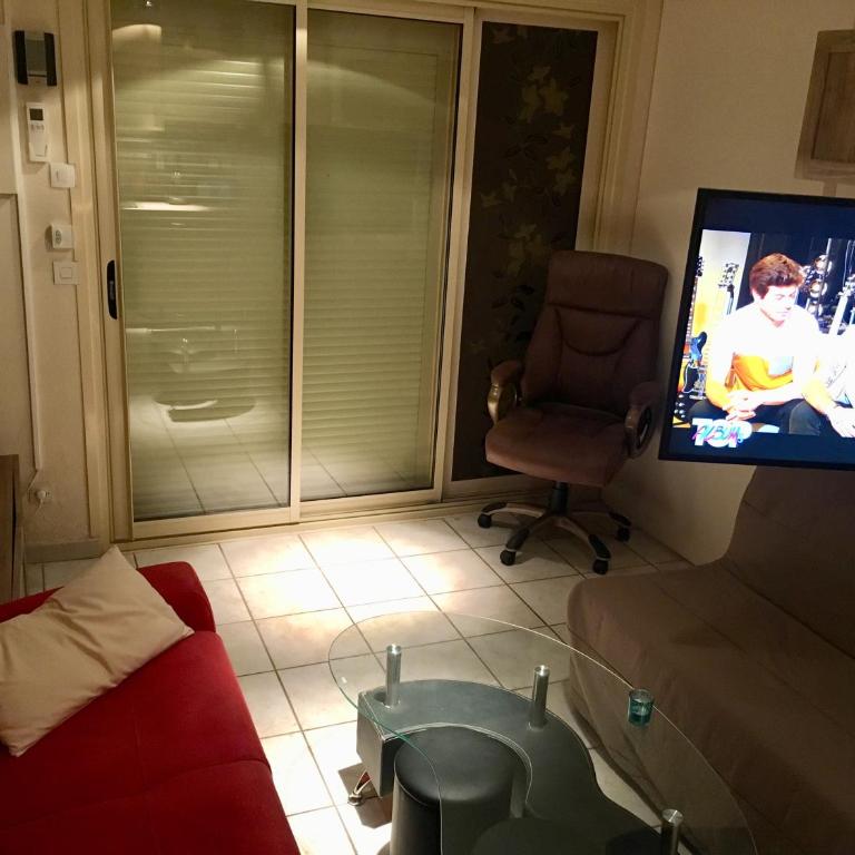 CAVALAIRE vue MER au loin MAISONNETTE TOUT ÉQUIPÉE POUR 4 PERSONNES AVEC PISCINE CLIM WIFI VÉLOS TV BARBECUES - Appartement - Vue sur Mer - 10