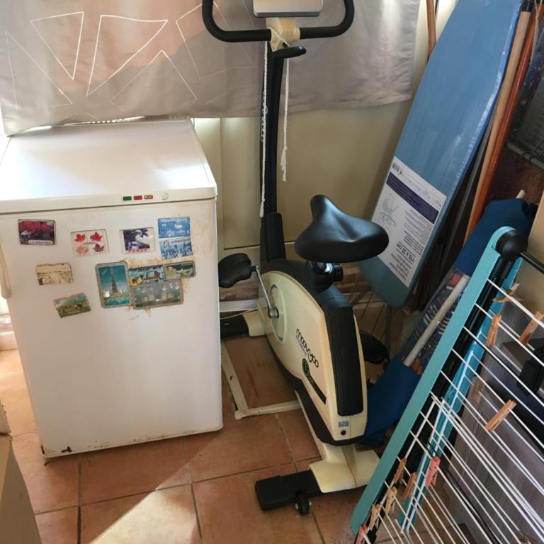 CAVALAIRE vue MER au loin MAISONNETTE TOUT ÉQUIPÉE POUR 4 PERSONNES AVEC PISCINE CLIM WIFI VÉLOS TV BARBECUES - Appartement - Vue sur Mer - 34